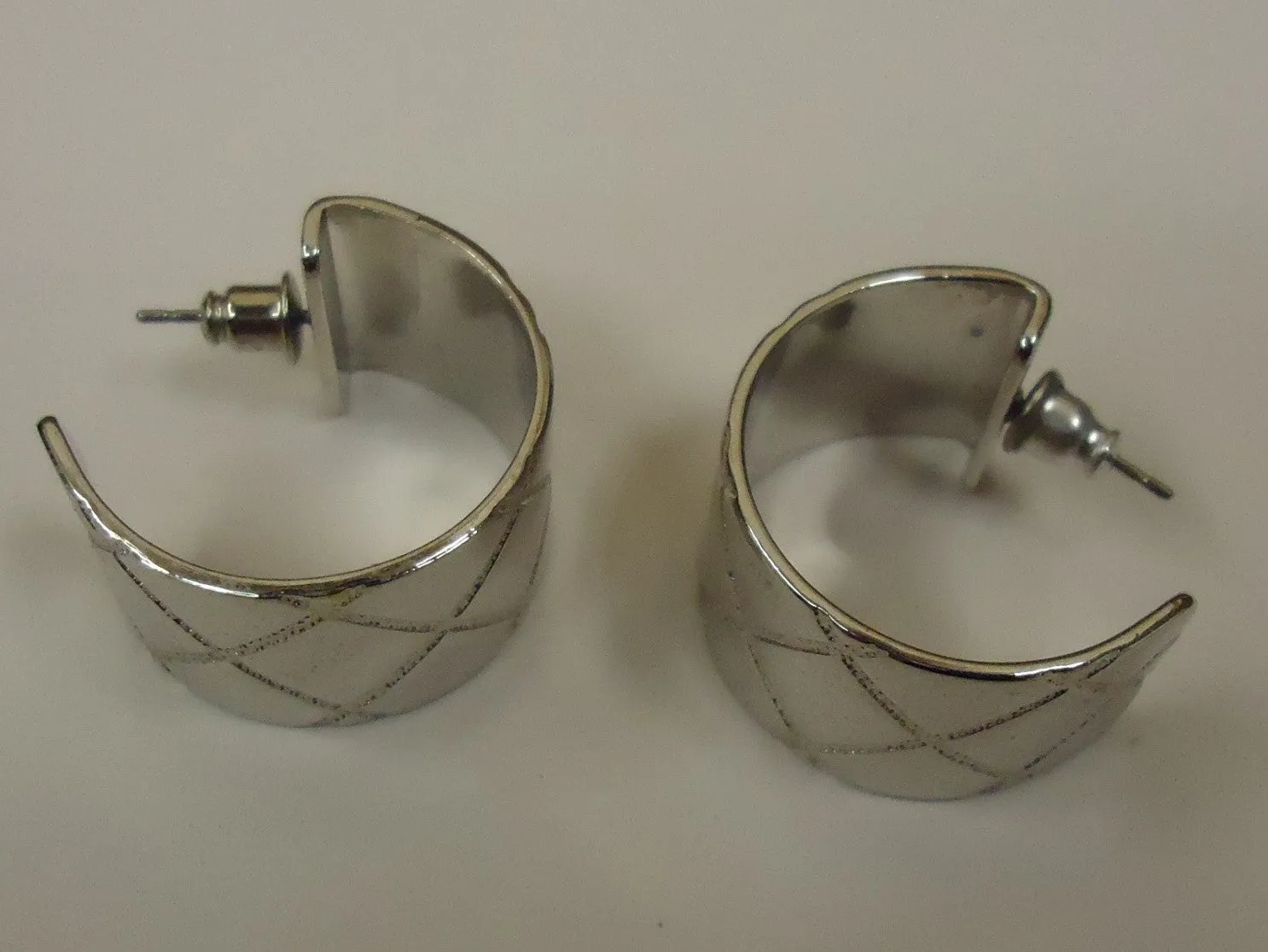 Designer Fashion Earrings Drop/Dangle Metal Female Adult Silver -- Used